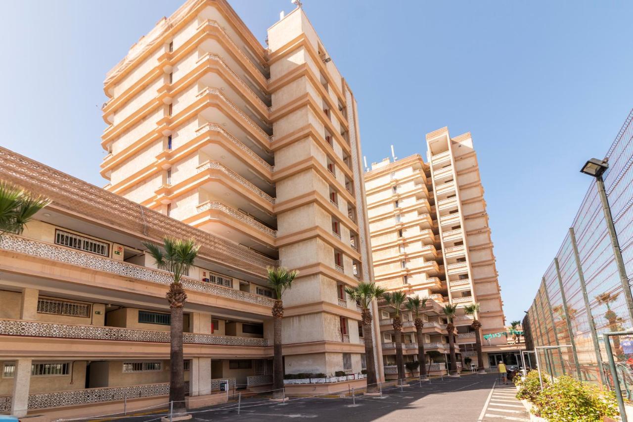 Homeforguest Modern And Recently Renovated Apartment In Arona Arona  Exteriör bild