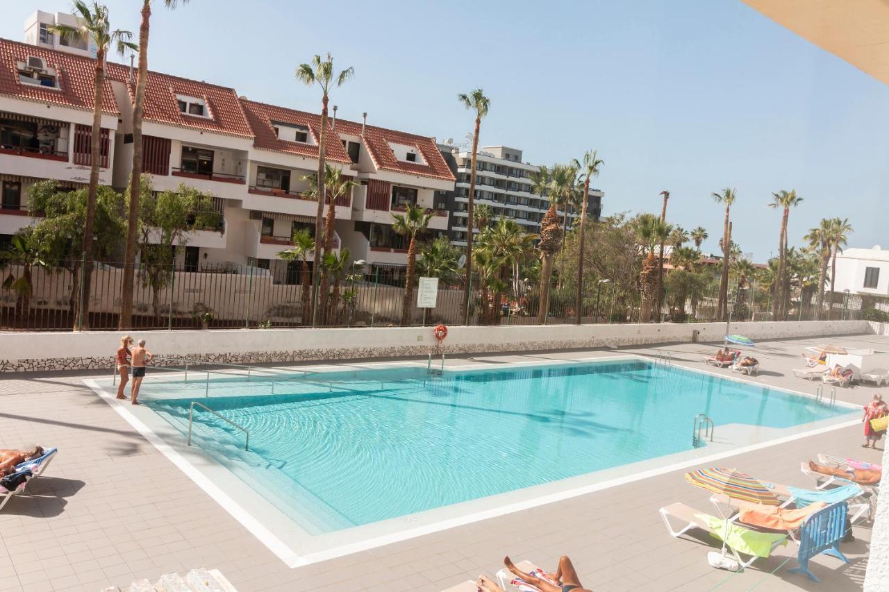 Homeforguest Modern And Recently Renovated Apartment In Arona Arona  Exteriör bild