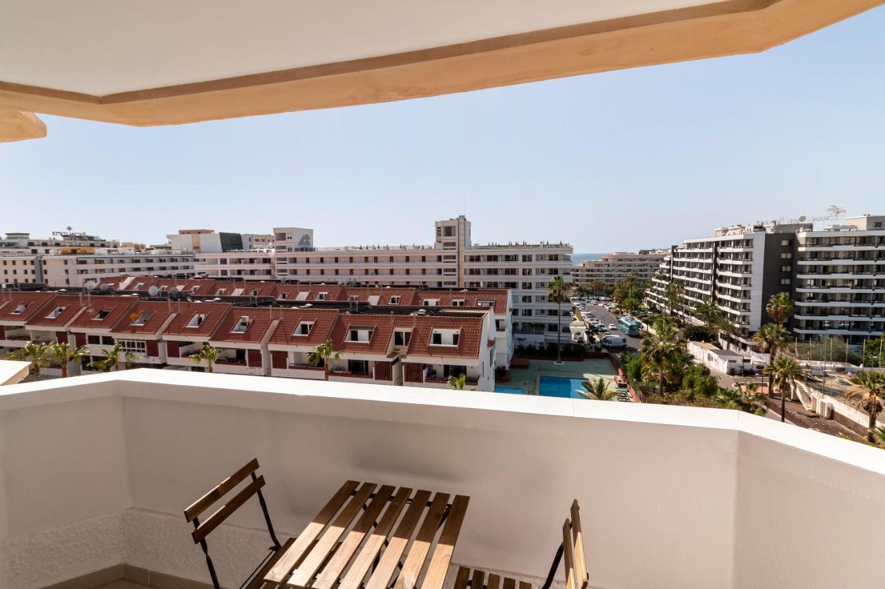 Homeforguest Modern And Recently Renovated Apartment In Arona Arona  Exteriör bild