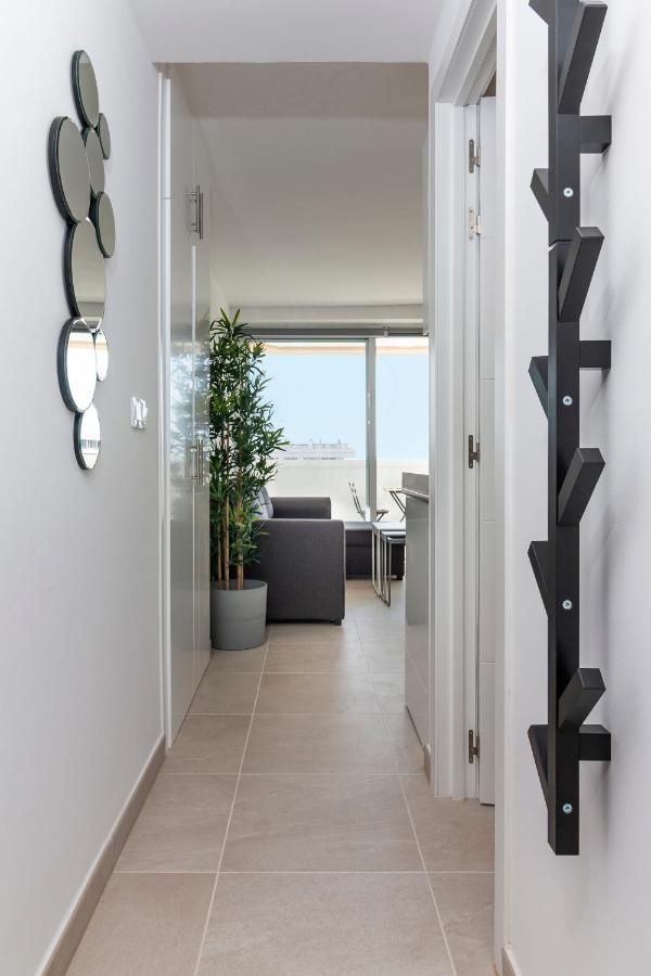 Homeforguest Modern And Recently Renovated Apartment In Arona Arona  Exteriör bild