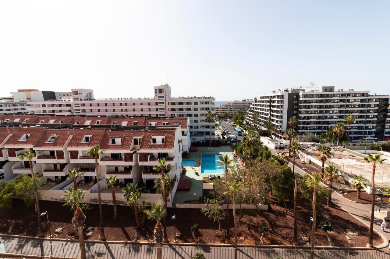 Homeforguest Modern And Recently Renovated Apartment In Arona Arona  Exteriör bild
