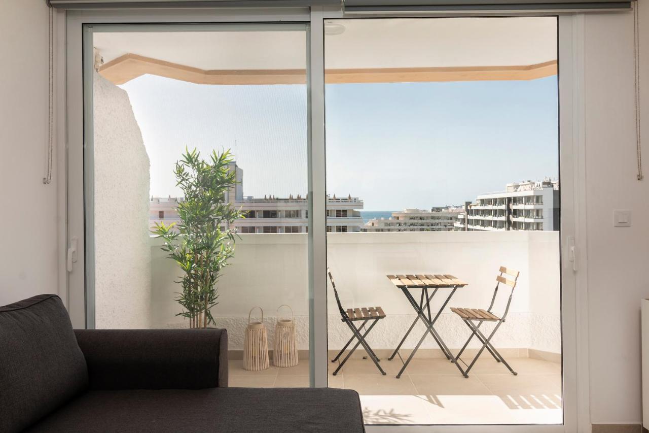 Homeforguest Modern And Recently Renovated Apartment In Arona Arona  Exteriör bild